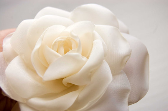 Hochzeit - Ivory rose hair clip, Bridal hair flower, Wedding hair accessory,  Rose hair flower, Bridal hair clip