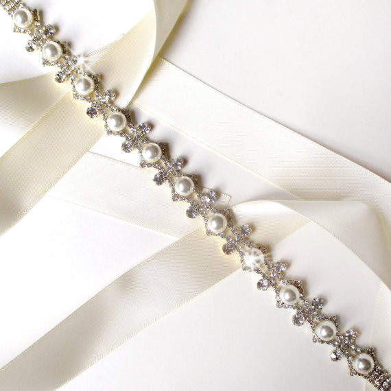 Mariage - Flirty Pearl and Rhinestone Bridal Belt Sash in SILVER - White Ivory Silver Satin Ribbon - Rhinestone - Wedding Dress Belt - Extra Long