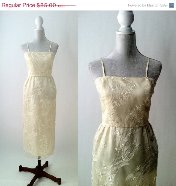 Hochzeit - MID WINTER SALE Vintage 1980s Buttery Ivory Embroidered Chiffon Dress - Spaghetti Straps - Pencil Skirt - Bridal - Wedding - Retro 80s - Med