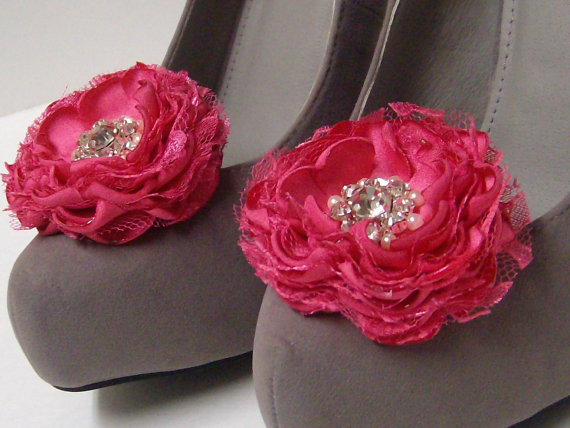 زفاف - Fuchsia Petals Wedding flower Shoe Clips / Shoe Accessories / Hair Clips22 Set of 2 .