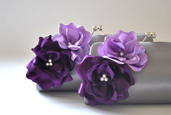 Свадьба - Set of 2  Bridesmaid clutches / Wedding clutches  - Custom Color - STANDARD SHIPPING