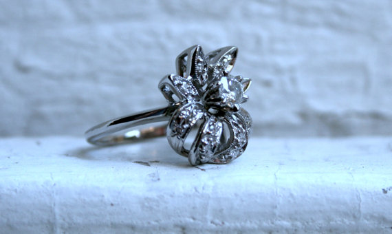 زفاف - Retro Vintage 14K White Gold Diamond Cluster Engagement Ring - 0.60ct.