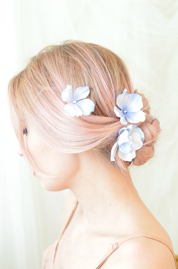 Свадьба - Blue flower hair pins, floral bobby pins, blue hydrangea clips, wedding hair pins, bridal hair accessory