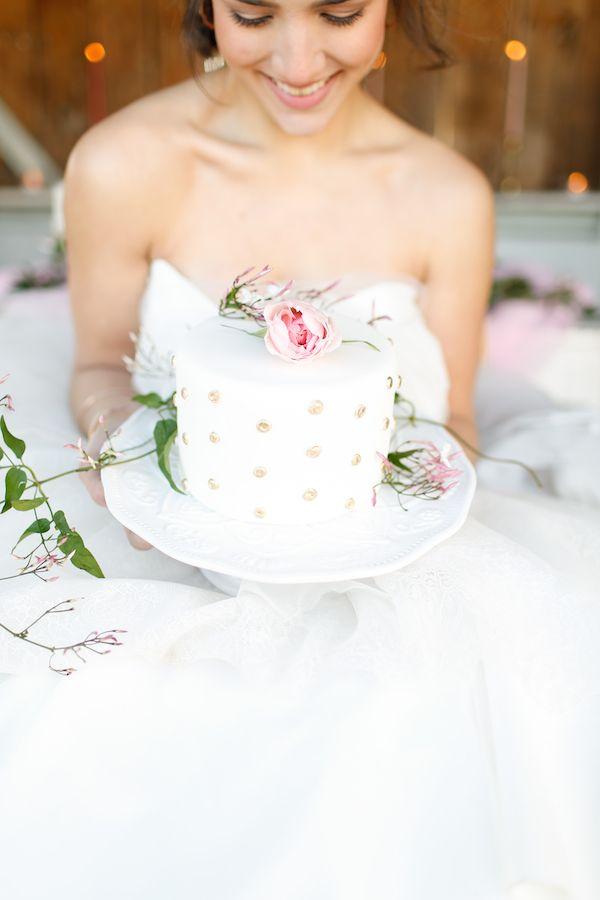Mariage - Romantic Valentine's Day Inspired Editorial
