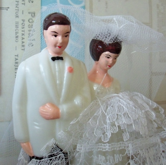 Hochzeit - Bride and Groom / Vintage / Wedding Cake Topper / Love is Sweet / Sale / DIY / Bridal Shower Cake Decoration / Retro Charm / White Tuxedo