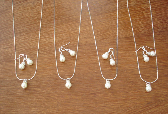 Hochzeit - 5 Simple & Elegant Pearl Bridesmaid Jewelry Gifts - Necklace and Earrings, Weddings