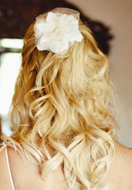 زفاف - Everleigh Bridal Hair Flower, Ivory, White, Wedding Clip, Fascinator, Headpiece, Veil, Elegant, Bridesmaid, Pearls