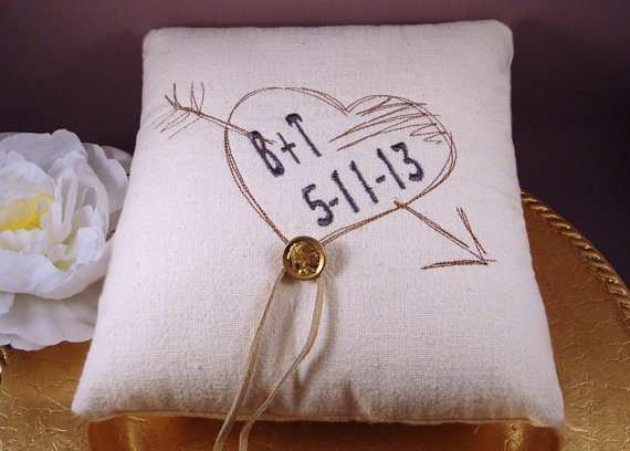 زفاف - Rustic Heart and Arrow Wedding Ring Bearer Pillow - Choose Your Own Color Combinations