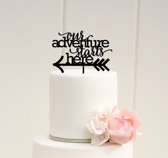 Mariage - Our Adventure Starts Here Wedding Cake Topper - Custom Cake Topper with Arrow