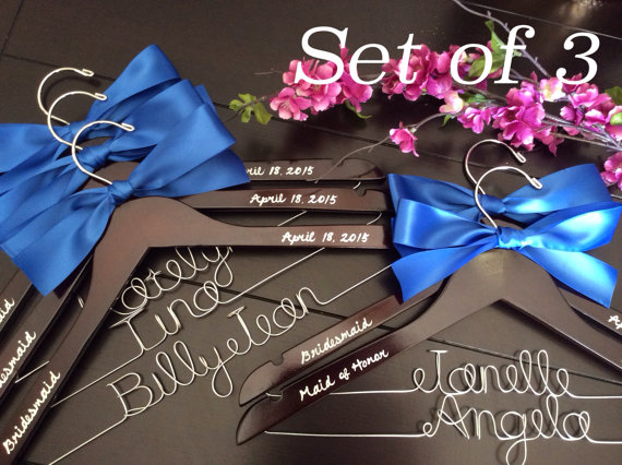 Hochzeit - Set of 3--Personalized Hanger,  Custom Bridal Hangers,Bridesmaids gift, Wedding hangers with names,Custom made hangers