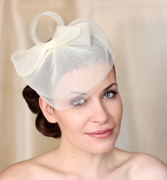 زفاف - Wedding Hat, Couture Bridal Hat. Ivory Bridal Hat, Wedding Birdcage Veil, Wedding Headpiece, Ivory Wedding Fascinator