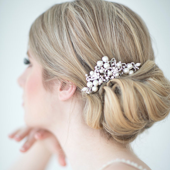 Hochzeit - Wedding Hair Comb,  Bridal Head Piece, Crystal and Pearl Haircomb, Wedding Hair Accessory