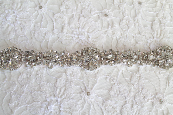 زفاف - Vintage style elegant  crystal wedding belt.  Bridal beaded rhinstone ribbon sash.  OPHELIA