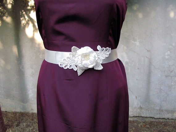 Свадьба - Bridal Sash, Wedding Dress Sash,  Ivory Satin  Flower,Pearls Sash Belt - OOAK