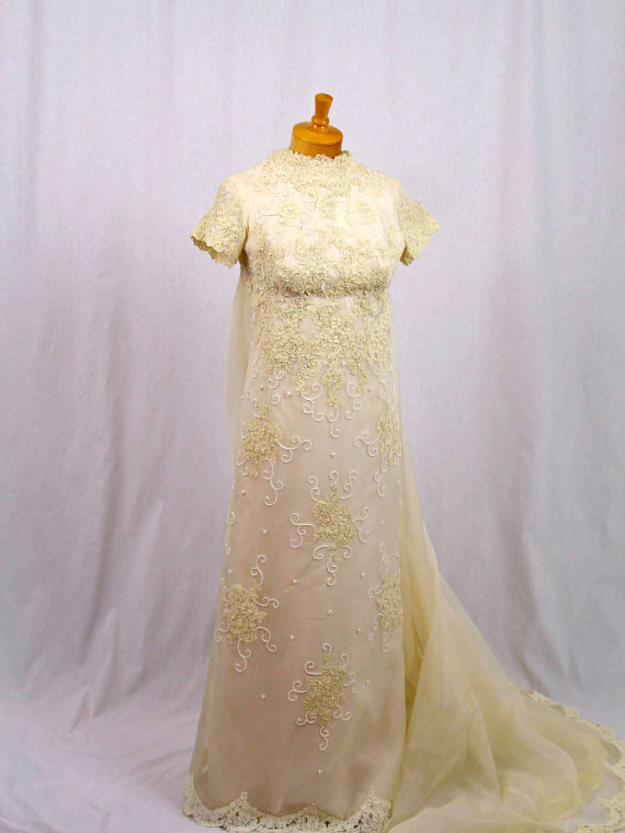 Mariage - 60s Ivory Wedding Gown * 1960s Ivory Bridal Gown * 60s Wedding Dress * Beaded Wedding Dress * 60s  Dress * Mod Wedding Dress * Miss Betsy