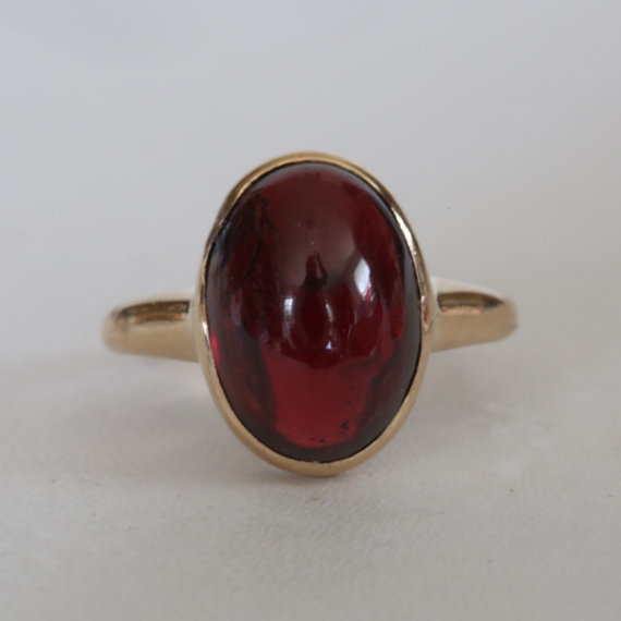 Mariage - Vintage Antique 8.26ct Red Garnet 14k Yellow Gold Bezel Set Alternative Engagement Ring Art Deco 1920