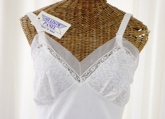 زفاف - Bridal White Lace Chiffon Slip Dress Deadstock Paper ILGWU Union Label Peaked Waistline Sheer Nylon Size 34 Average