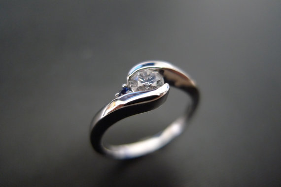 Wedding - Diamond Engagement Ring with Blue Sapphire and 0.25ct (F/VS) Diamond