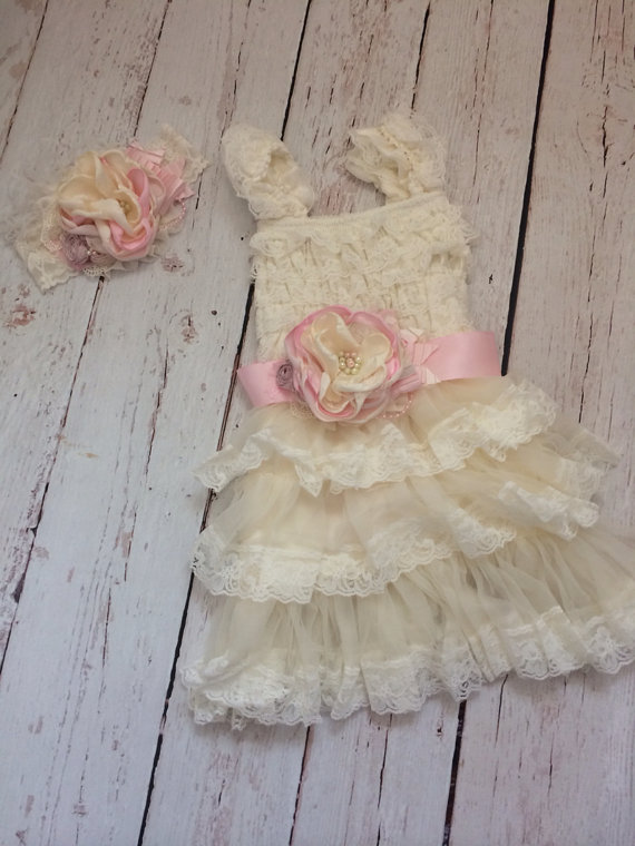 Свадьба - Girls Ruffle Dress-Flower Girl Dress-Ivory Shabby Chic Dress-Toddler Dress-Baby Lace Dress-Lace Ruffle Dress-Shabby Chic Wedding