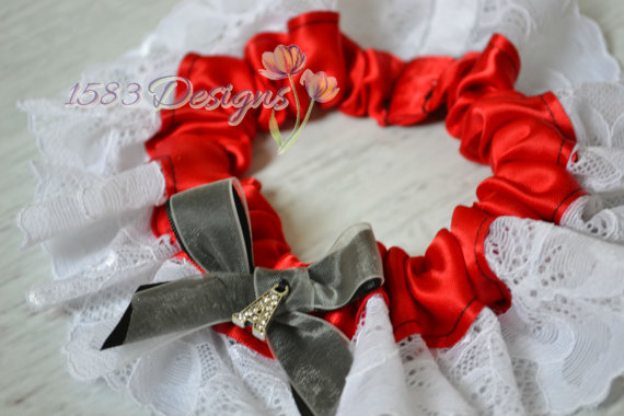 زفاف - Custom Made Wedding Garter with Charm and Bow - Pick your colors & Charm