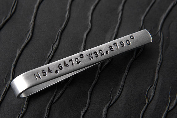 زفاف - Latitude and Longitude Tie Clip / GPS Tie Clip / Gift Ideas for Groomsmen Groom Best Man / Gift Ideas for Men / Custom Gift Ideas for Men