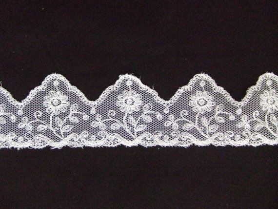 Hochzeit - 5 Yards White Raschel Lace Embroidered Flower 2" Wide
