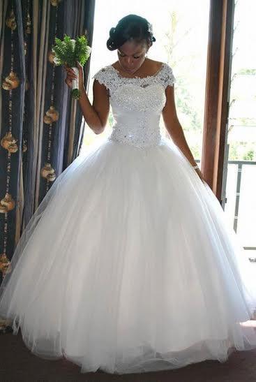 Hochzeit - 2015 New Arrival Sexy Bateau Capped Ball Gown Wedding Dresses Beaded Applique Fluffy Tulle Wedding Gowns Princess Ball Gown Wedding Dress, $142.83 