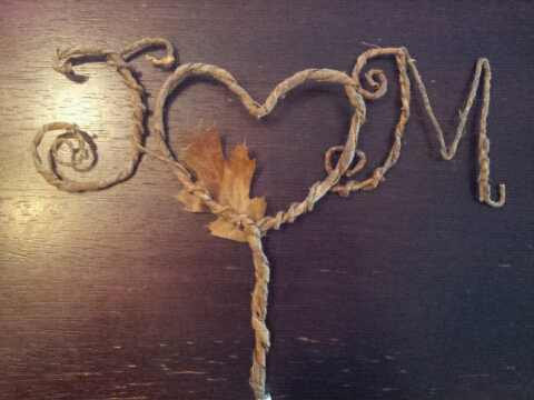 Свадьба - Small Monogram Wedding Cake Topper - Rustic Love Tree Oak Leaf Fall Autumn Wedding Natural Branch Vine Initials Personalized