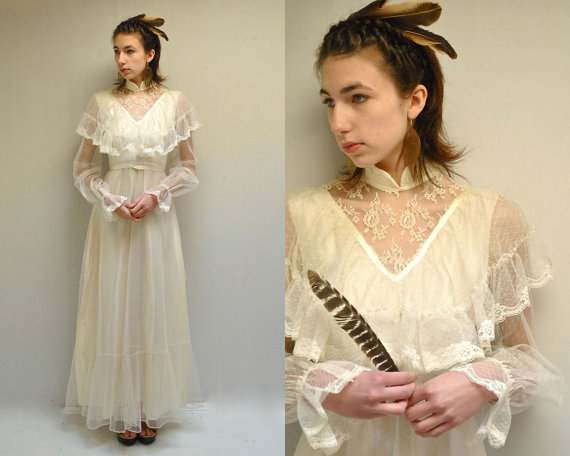 Mariage - Lace Wedding Gown  //  70s Wedding Dress  //  THE LATANIA