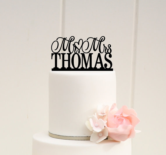 Mariage - Mr and Mrs Wedding Cake Topper Heart Design with YOUR Last Name