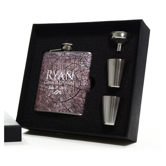 Mariage - Camping Wedding - 9 Personalized Groomsmen Gift Flask Sets