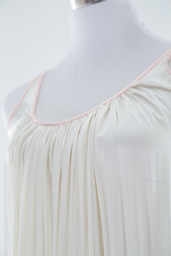 زفاف - Silk Lingerie. // SM MED // Pleated Accordion, Full Sweep, White, Pink Trim. // 0s 60s, Vintage clothing, Bridal Night Gown