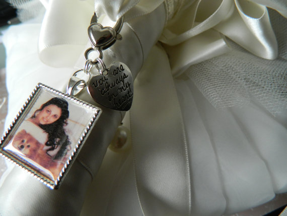 زفاف - Wedding  Bouquet Photo Charm -Photo included- Brides keepsake -Heart Charm-Keepsake Boxed