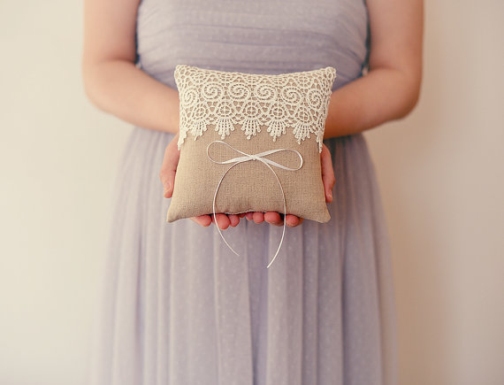 Hochzeit - Martha - 6x6" Wedding ring pillow - Wedding ring bearer - Ring pillow bearer - Burlap ring pillow- Ring pillow - Wedding pillow