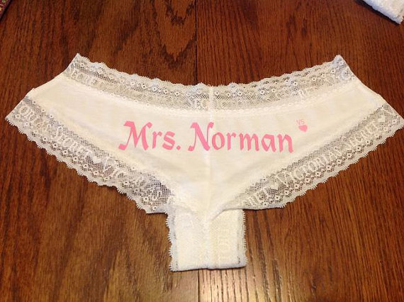 Mariage - Personalized Honeymoon, Bachelorette, or Wedding panties for the Bride