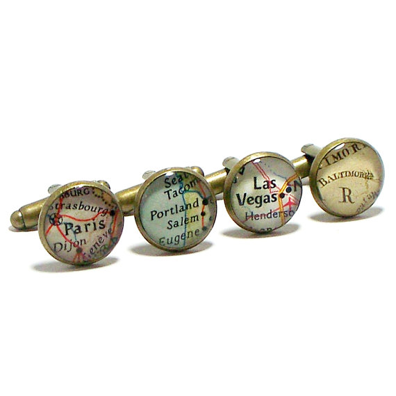 Свадьба - CUSTOM Vintage Map Cufflinks. One Pair. You Select two Locations. Anywhere In The World. Gift. Wedding. Groom. Groomsmen. Personalized.