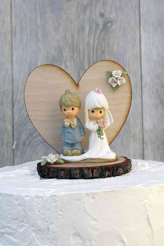 Hochzeit - Precious Moments Rustic Wedding Cake Topper - 104318