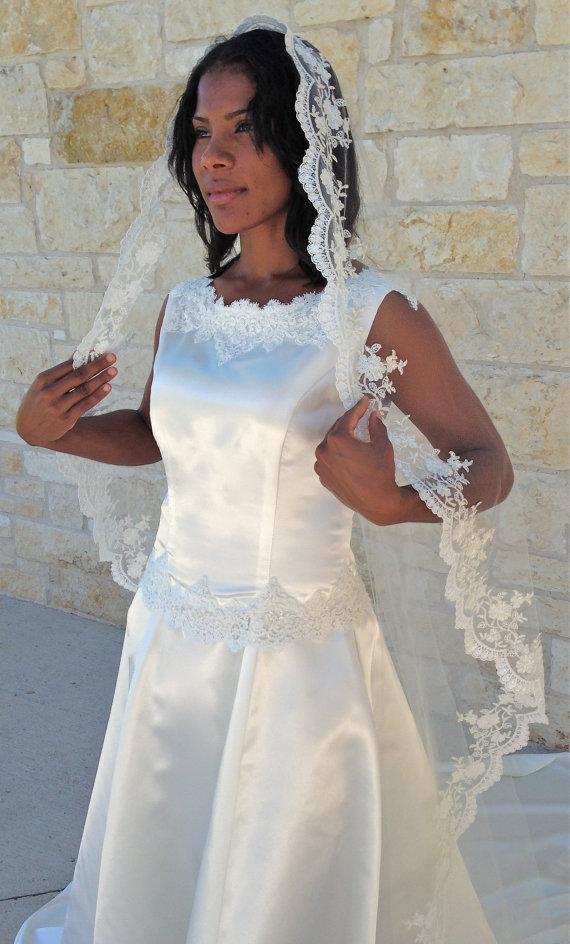Hochzeit - Wedding Lace Veil, Bridal Mantilla with Beaded Lace CATHEDRAL LENGHT, single tier bridal lace veil, stylish alencon lace veil