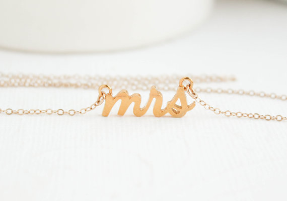 Mariage - Mrs Necklace, Gold Mrs Necklace, Bridal Shower Gift, Bridal Jewelry, Wedding Jewelry