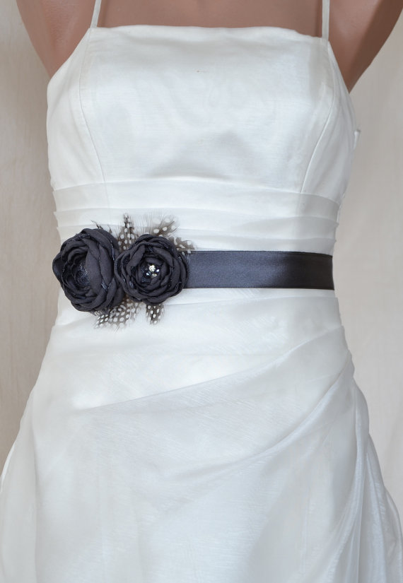 زفاف - Handcraft Charcoal Grey Two Flowers With Feathers Wedding Bridal Sash Belt