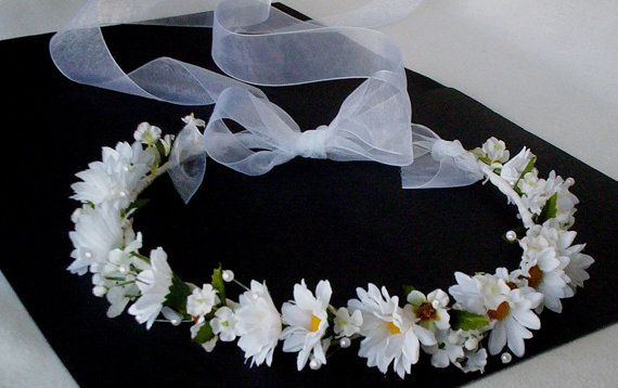 Hochzeit - Wedding hair accessories Bridal Flower Halo Headpiece Veil alternative silk flower crown White daisies pearls flower girl circlet EDC fest
