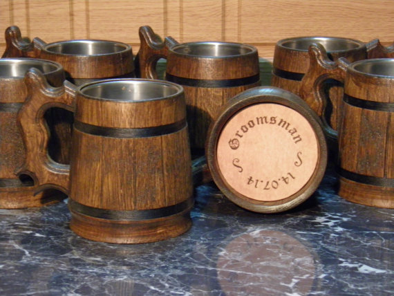 Hochzeit - 12 Wooden personalized Beer mugs, 0,8 l (27oz) , natural wood, stainless steel inside,groomsmen gift