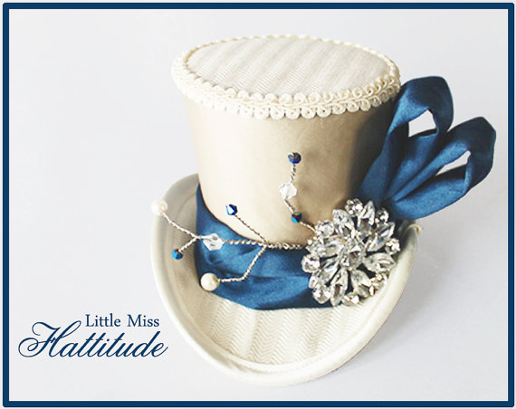 Hochzeit - Christmas Mini Hat, Mini Hat Fascinator, Christmas Wedding, Mini Top Hats, Christmas Hair Accessories, Ivory Blue Top Hat, Mad Hatter Hat