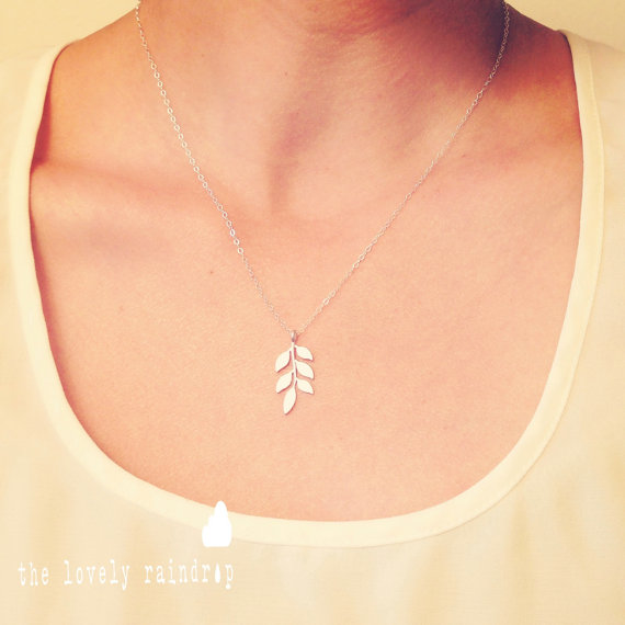 Mariage - Leafy Necklace - white gray leaf pattern - sterling silver chain - Little - Dainty - Simple Everyday - Gift For - Wedding Jewelry