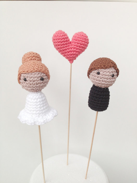 Hochzeit - Wedding Cake Toppers (Bride, Groom and One Heart)