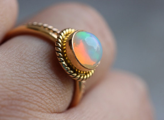 زفاف - Gold Opal ring -  18k Opal Ring - Engagement ring - Wedding ring - Artisan ring - October birthstone - Bezel ring - Gift for her