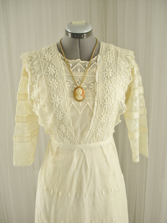 Mariage - Late 1800's Edwardian Tambour Lace Wedding/Day Dress