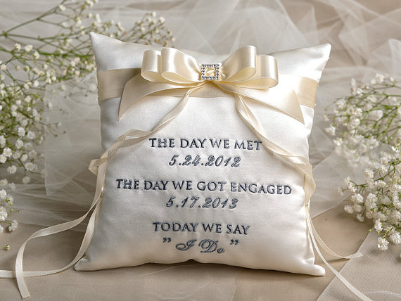 Mariage - Wedding  Bearer Pillow Ring Pillow Wedding Ring Cushion EMBROIDERY