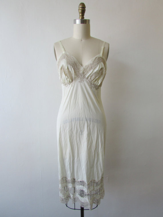 Mariage - 1950's - 1960's creamy white lace slip // vintage 50's - 60's creamy white lace lingerie // Cybil