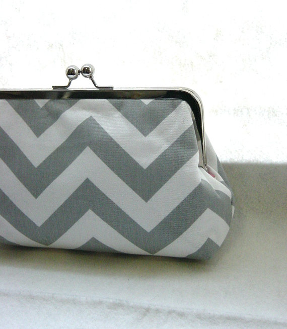 Mariage - Gray and White Chevron Clutch Purse - Bridal Clutch - Wedding Clutch - Bridesmaids Gifts - Charlie